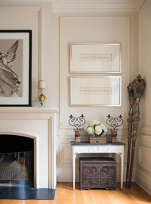 Leaning casually along the right-hand wall are 18th-century processional batons, which Tara found in Italy. The lamps on the mantel were 18th-century urns that Tara converted to lamps, while the white console comes from her line, Tara Shaw Maison.
